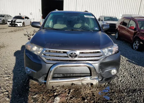 2012 Toyota Highlander Base z USA, uszkodzony, nr VIN 5TDBK3EH0CS133975
